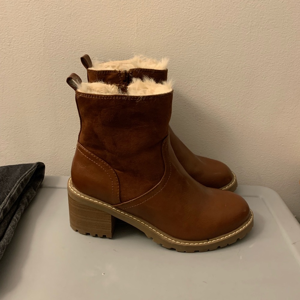 Universal Thread boots size 8